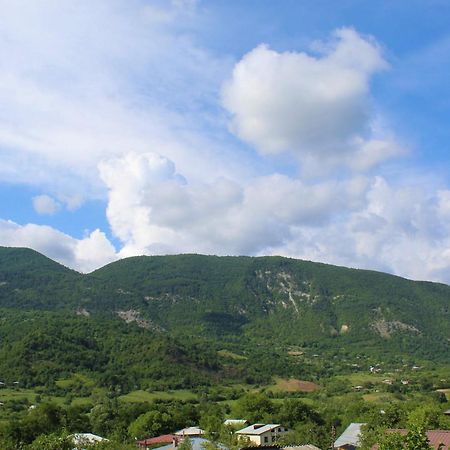 Guest House Racha Ambrolauri Exterior foto
