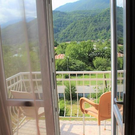 Guest House Racha Ambrolauri Exterior foto