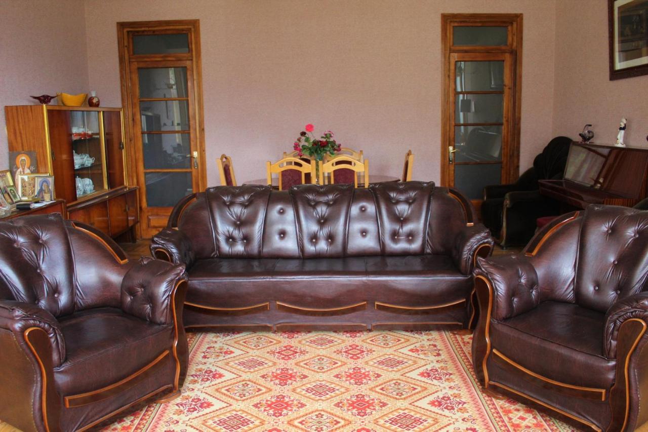 Guest House Racha Ambrolauri Exterior foto