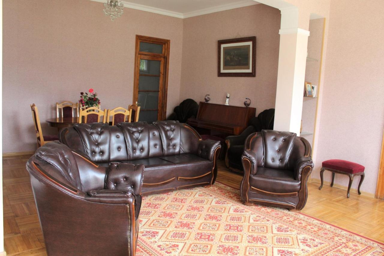 Guest House Racha Ambrolauri Exterior foto