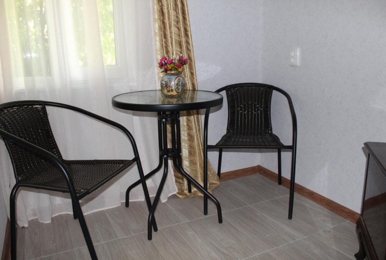 Guest House Racha Ambrolauri Exterior foto