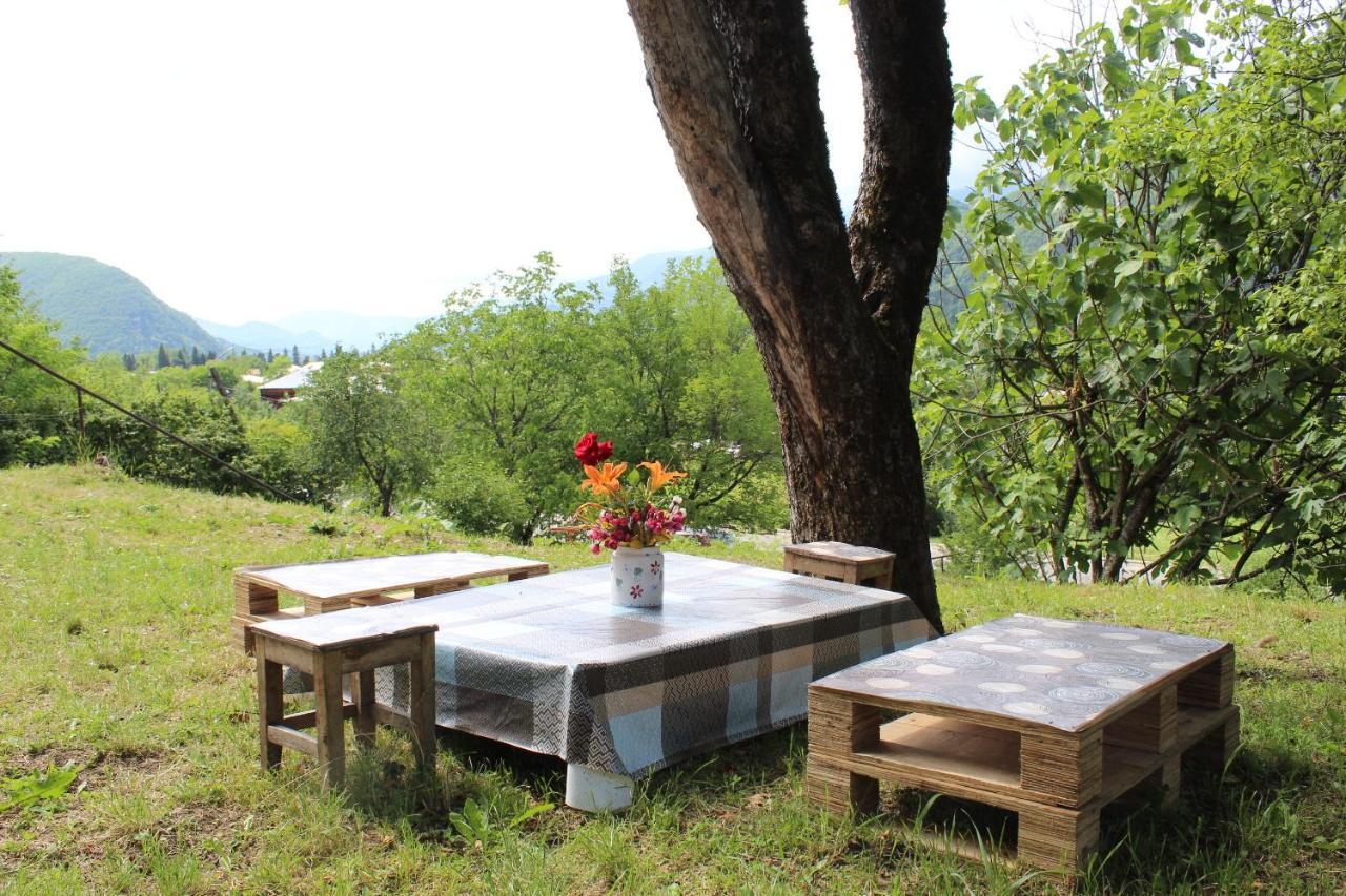 Guest House Racha Ambrolauri Exterior foto
