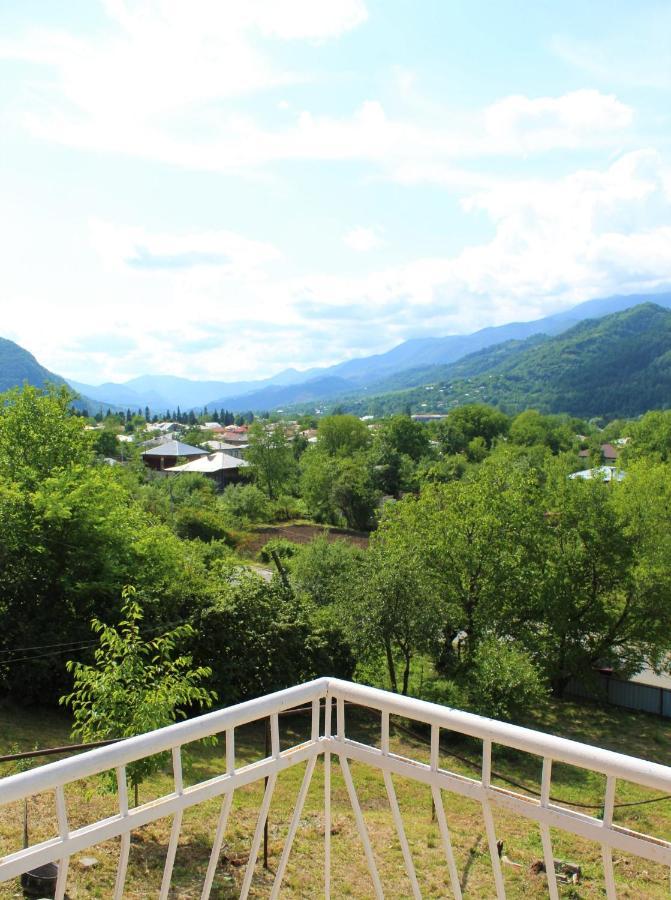 Guest House Racha Ambrolauri Exterior foto