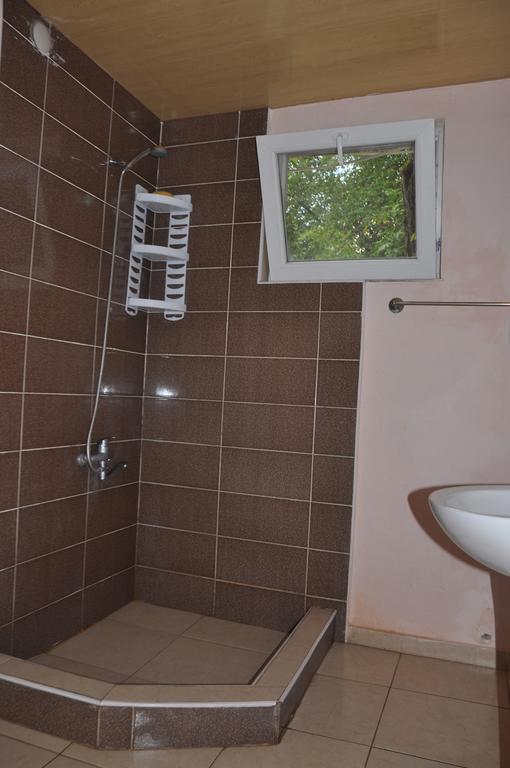 Guest House Racha Ambrolauri Exterior foto