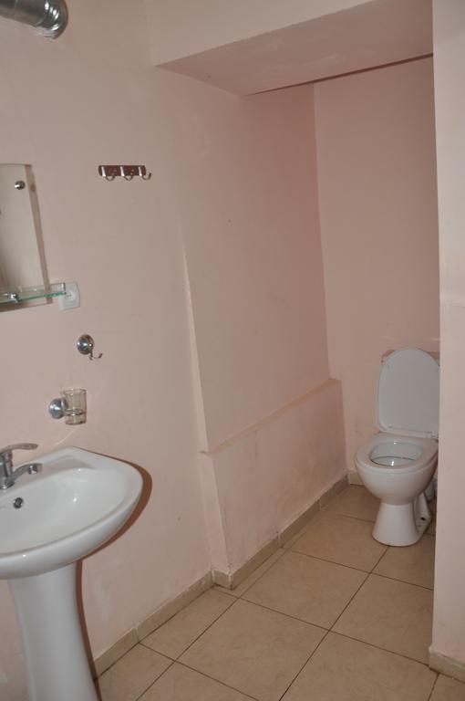 Guest House Racha Ambrolauri Exterior foto